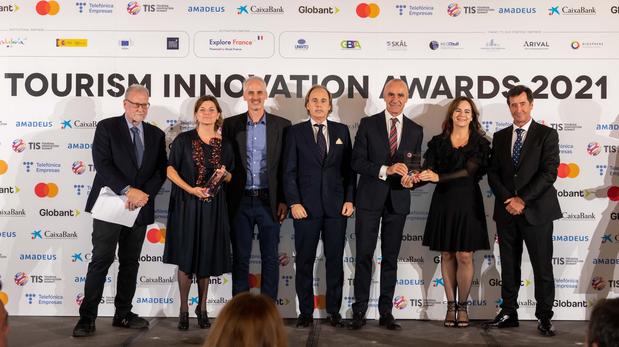 Un camarero humanoide robótico, la gestión hotelera de residuos orgánicos y una iniciativa turística para personas con problemas de audición, premiados en los Tourism Innovation Awards 2021